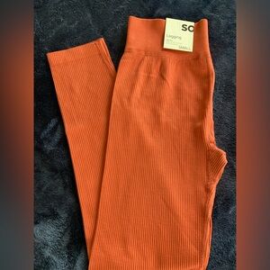 *NWT SO Coral Peach Ribbed Leggings SIZE S